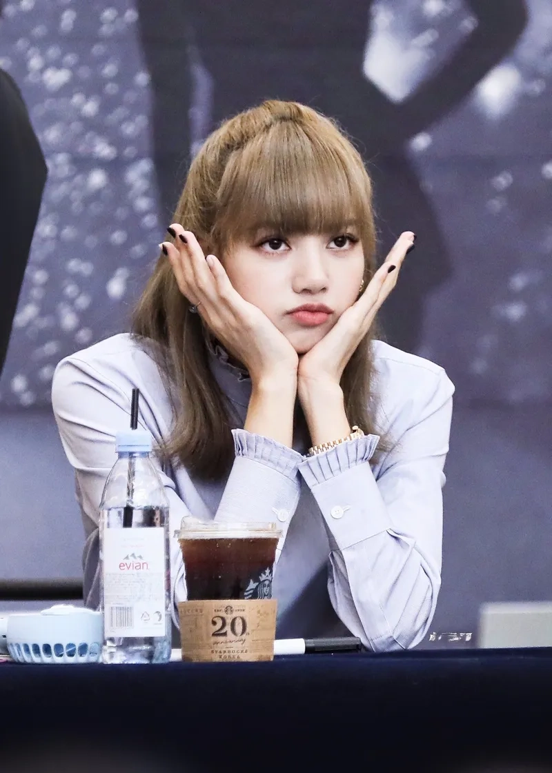 Thưởng thức loạt blackpink lisa meme face siêu ngộ nghĩnh