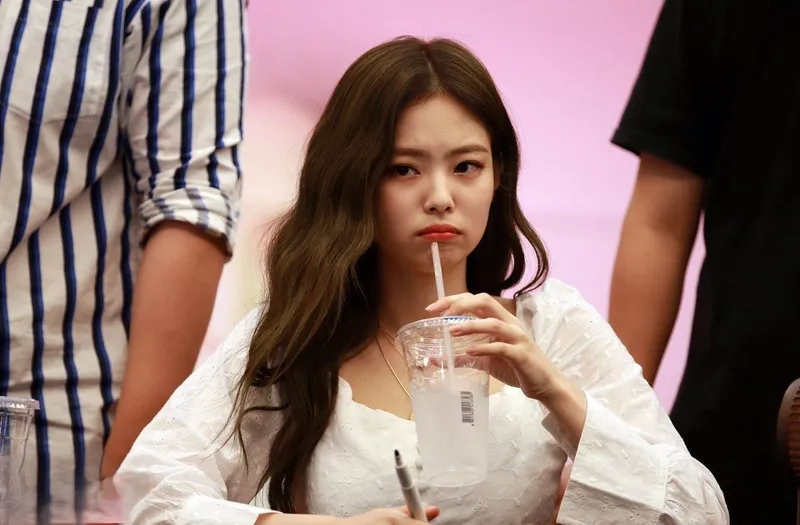 Cười ngất với loạt meme blackpink jennie