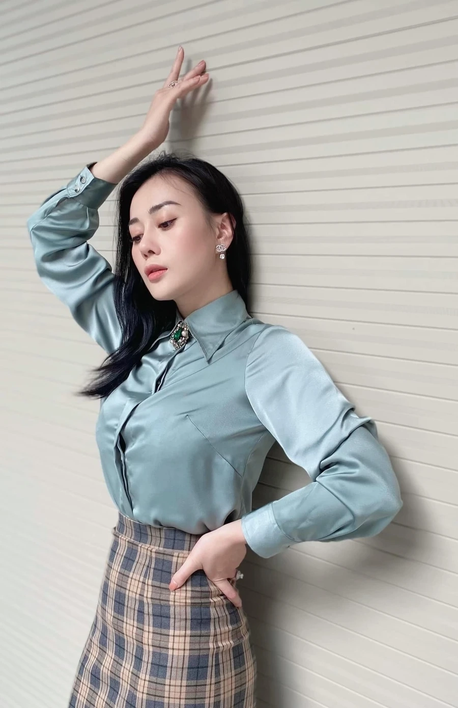 Diễn viên Phương Oanh drama đã gây chú ý trong những câu chuyện đời thực lẫn trên màn ảnh.