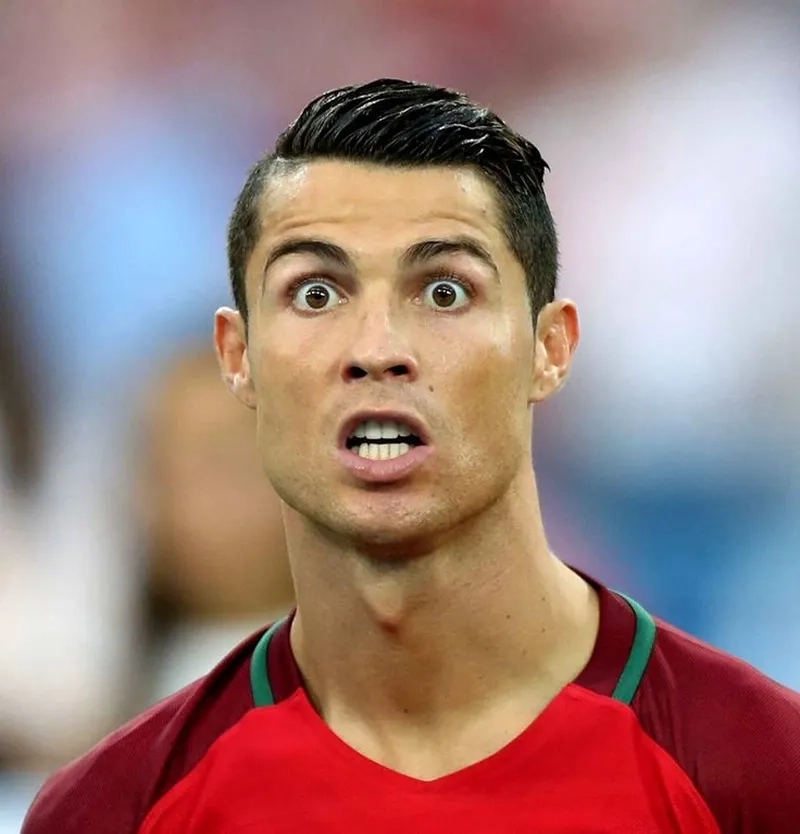 Khoảnh khắc cảm động được tái hiện qua meme ronaldo buồn