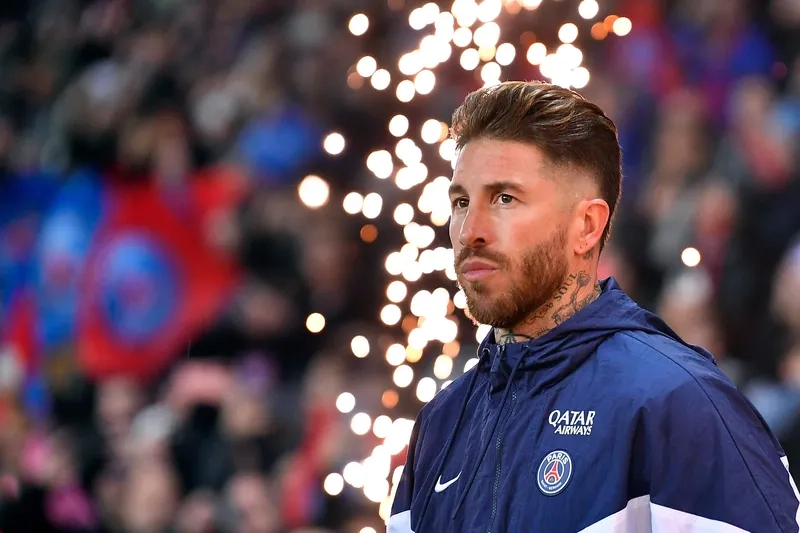  Sergio Ramos tranh bóng quyết liệt trong trận đấu tại Jun88