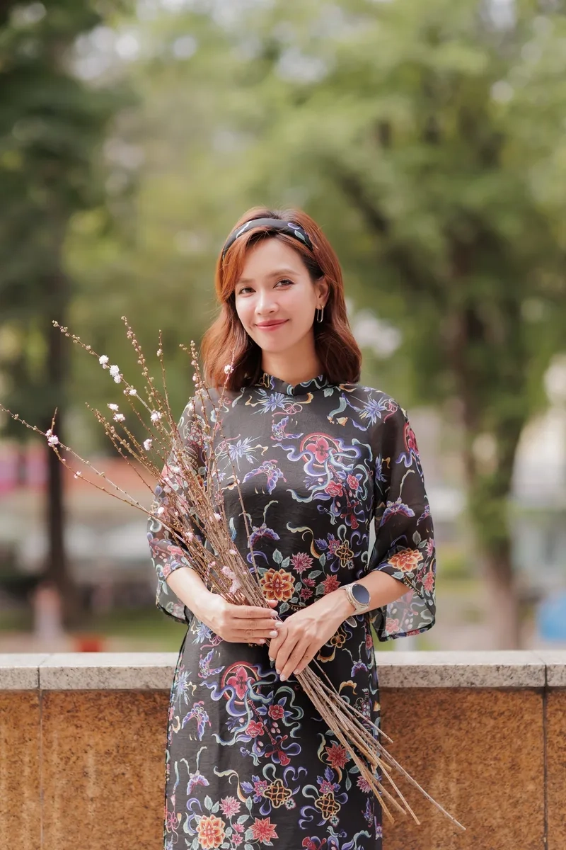 Thưởng thức karaoke Ái Phương với những bản hit triệu view