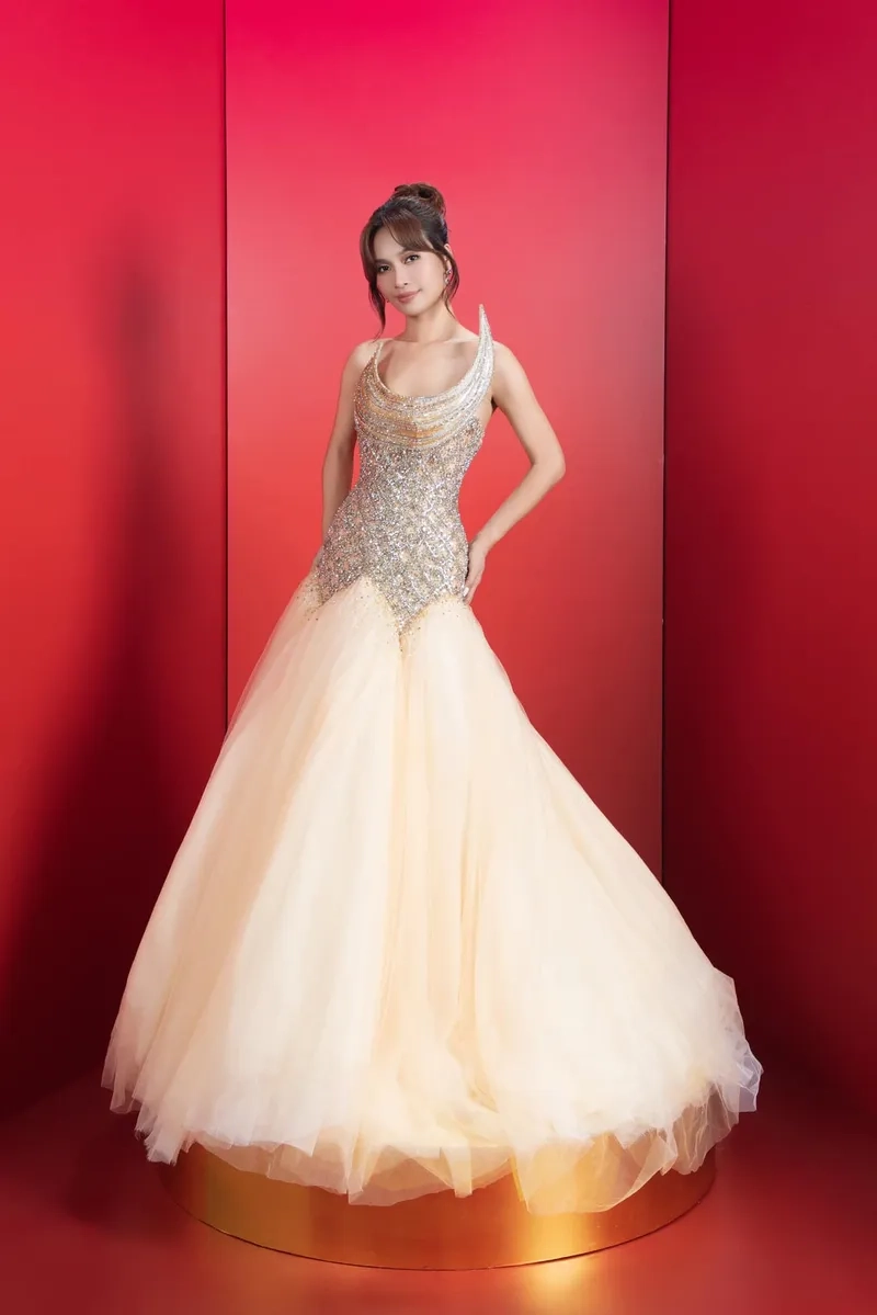 Hát cô dâu Ái Phương karaoke để cảm nhận tình yêu lãng mạn