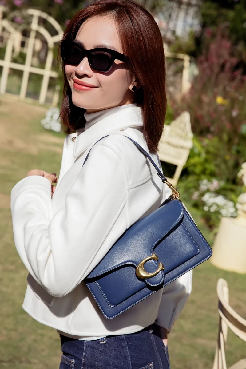 Khám phá bài hát của Ái Phương với những bản hit nổi tiếng