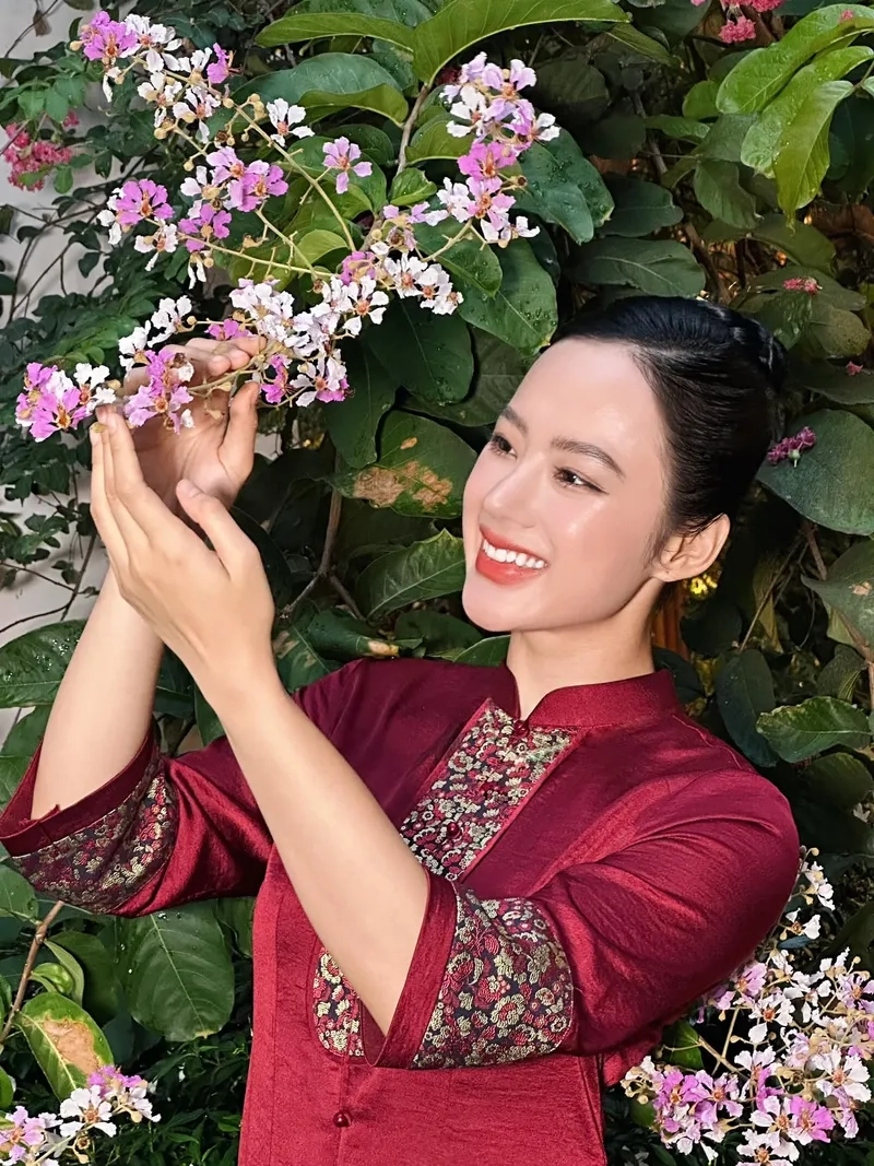 Tò mò Angela Phương Trinh tuổi với nhan sắc trẻ mãi không già