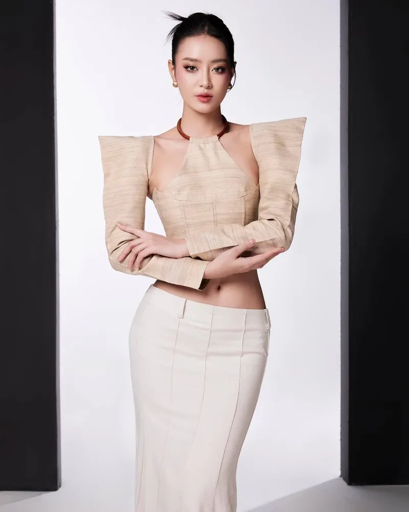 Ngắm Bùi Khánh Linh chiều cao cân nặng qua ảnh thời trang đẹp