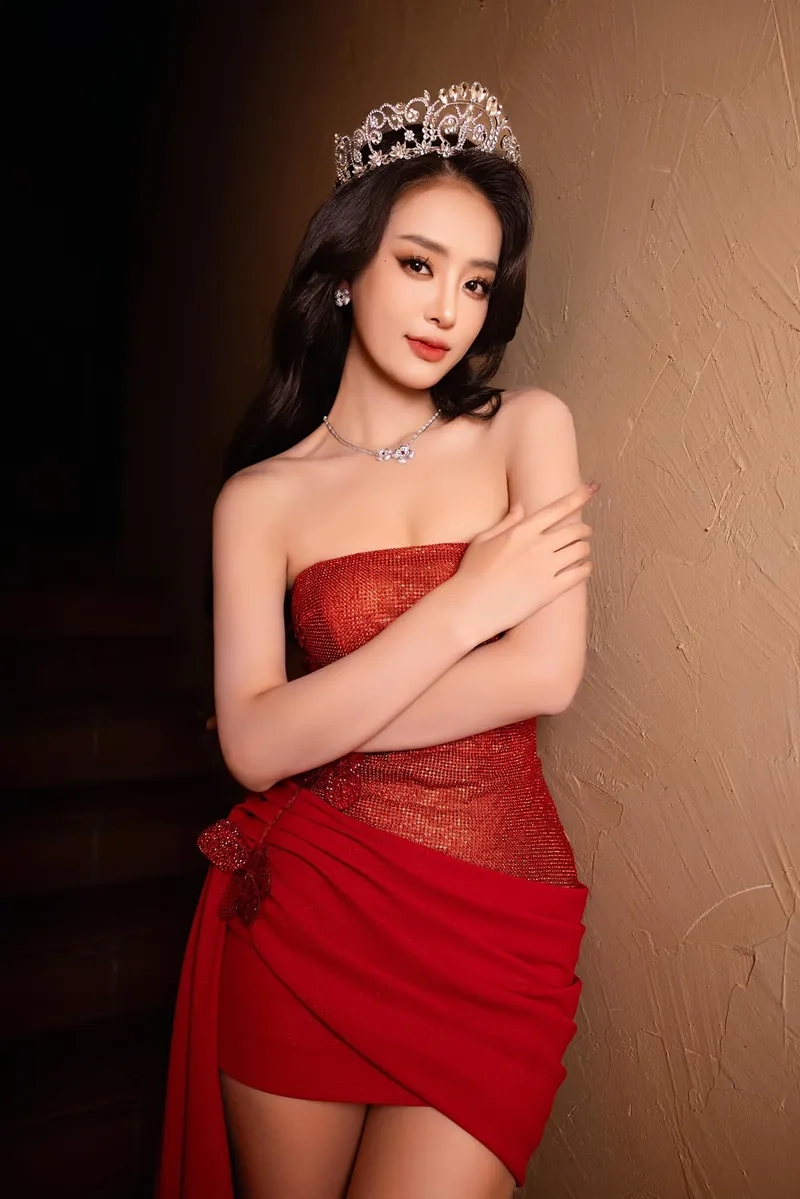 Tò mò Bùi Khánh Linh tuổi qua những bức ảnh thời trang