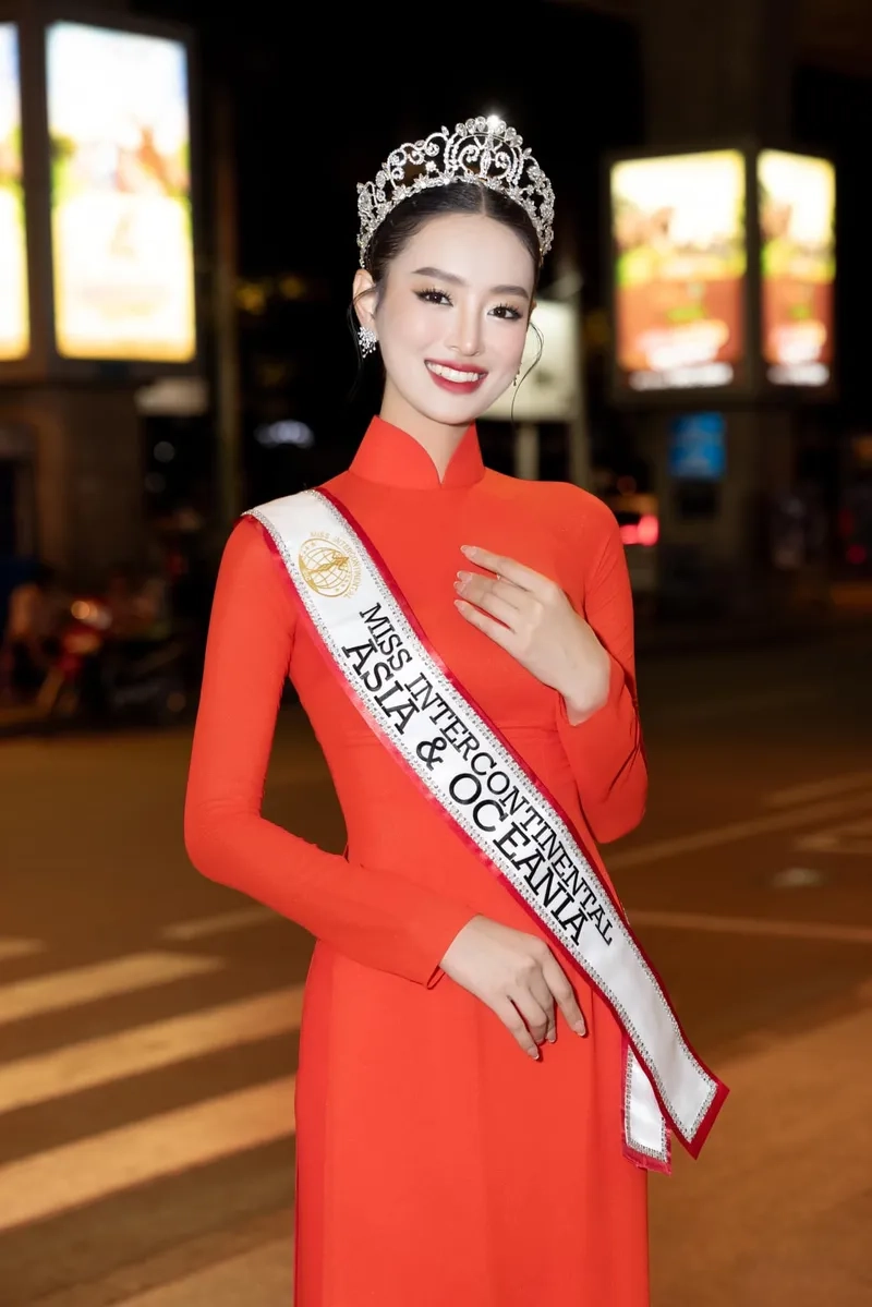 Bùi Khánh Linh thi hoa hậu qua những shoot hình đẹp