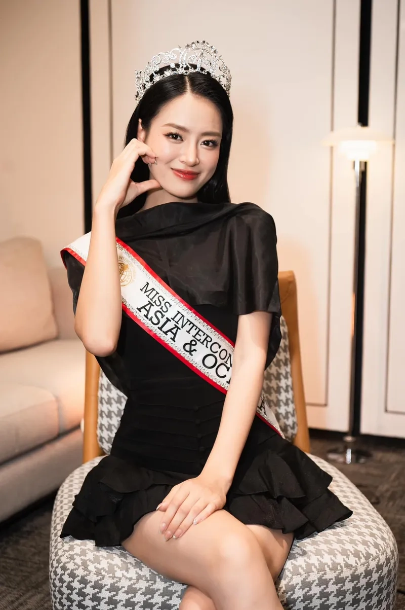 Tìm hiểu send off Bùi Khánh Linh là gì qua ảnh sân bay