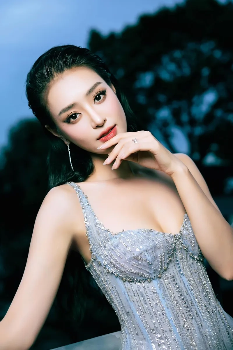 Bùi Khánh Linh miss intercontinental qua ảnh trình diễn