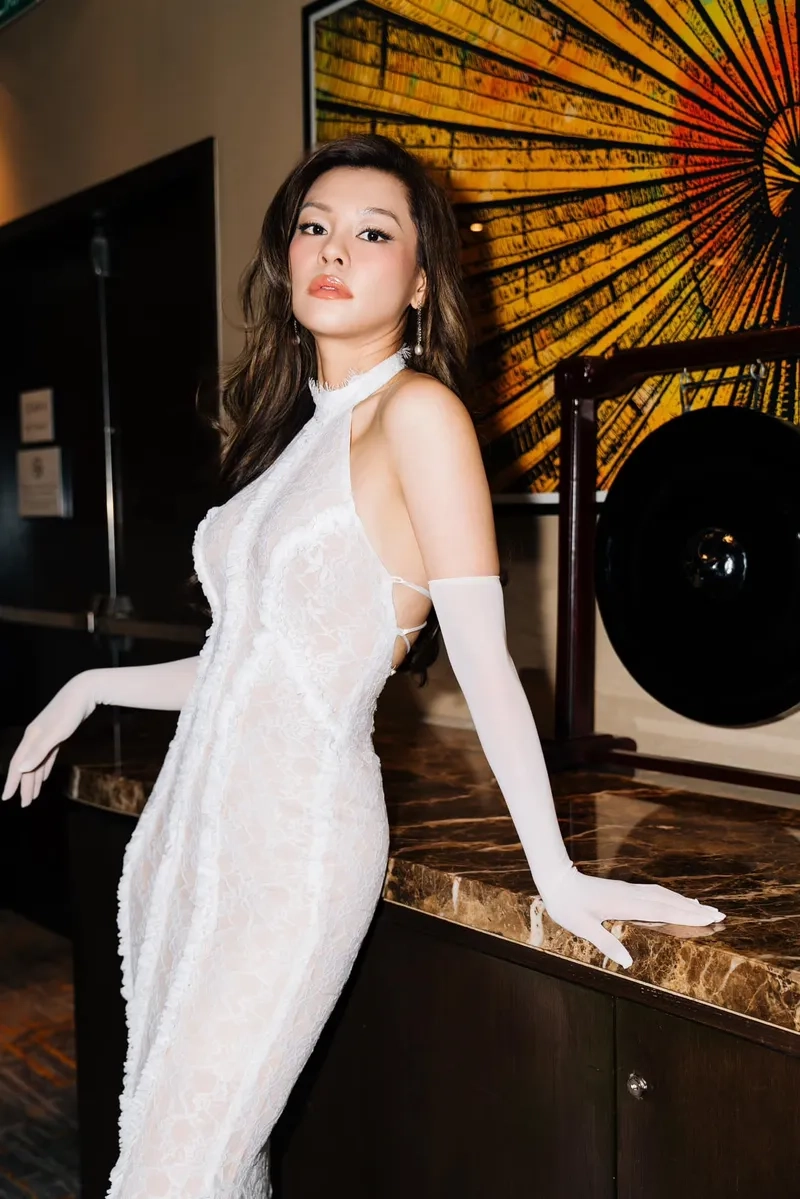 Ngắm mặt trăng Bùi Lan Hương qua ảnh đầy cảm xúc