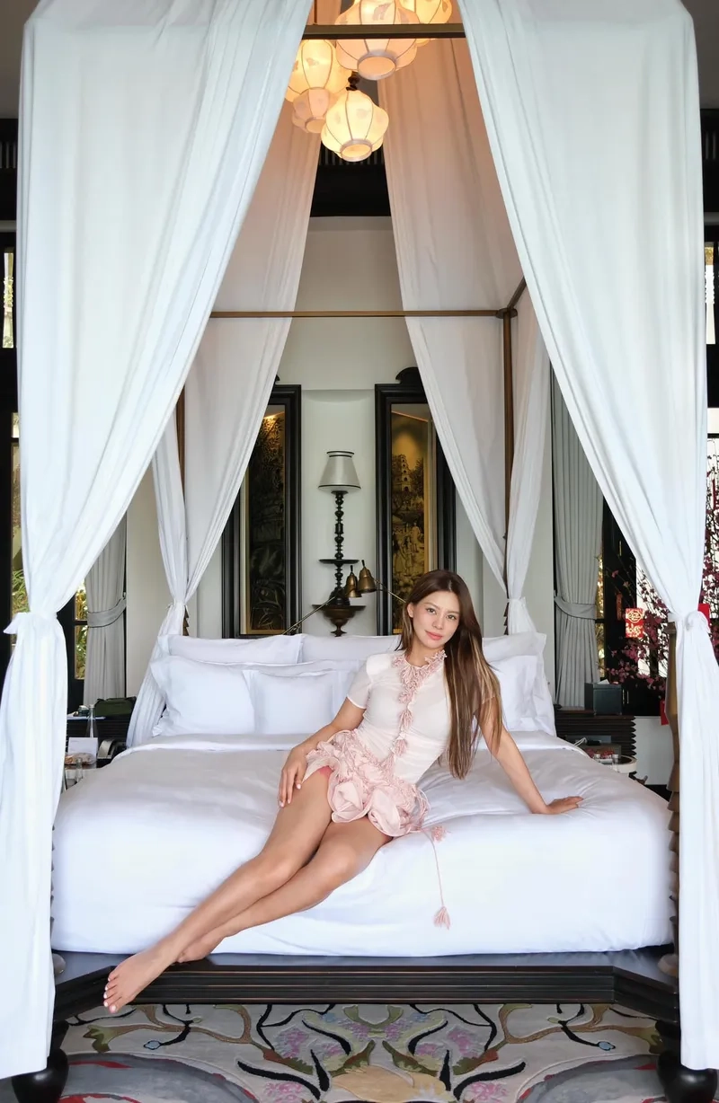 Tò mò Bùi Lan Hương có con chưa qua những bức ảnh