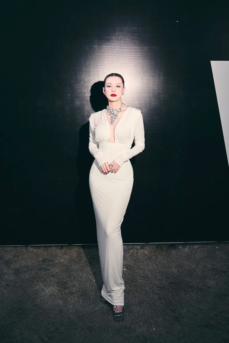 Tìm hiểu tiểu sử Bùi Lan Hương qua bộ ảnh độc đáo