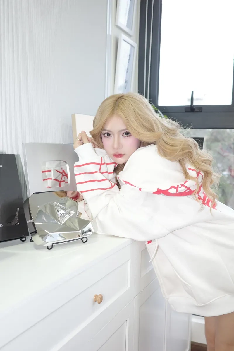 Khám phá Ciin Bùi Thảo Ly qua ảnh cuốn hút