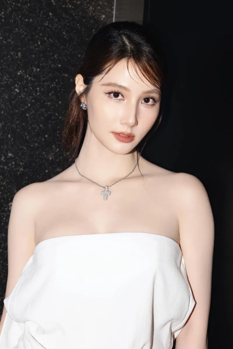 Ảnh đẹp và tin đồn Diễm My 9x phẫu thuật gây chú ý