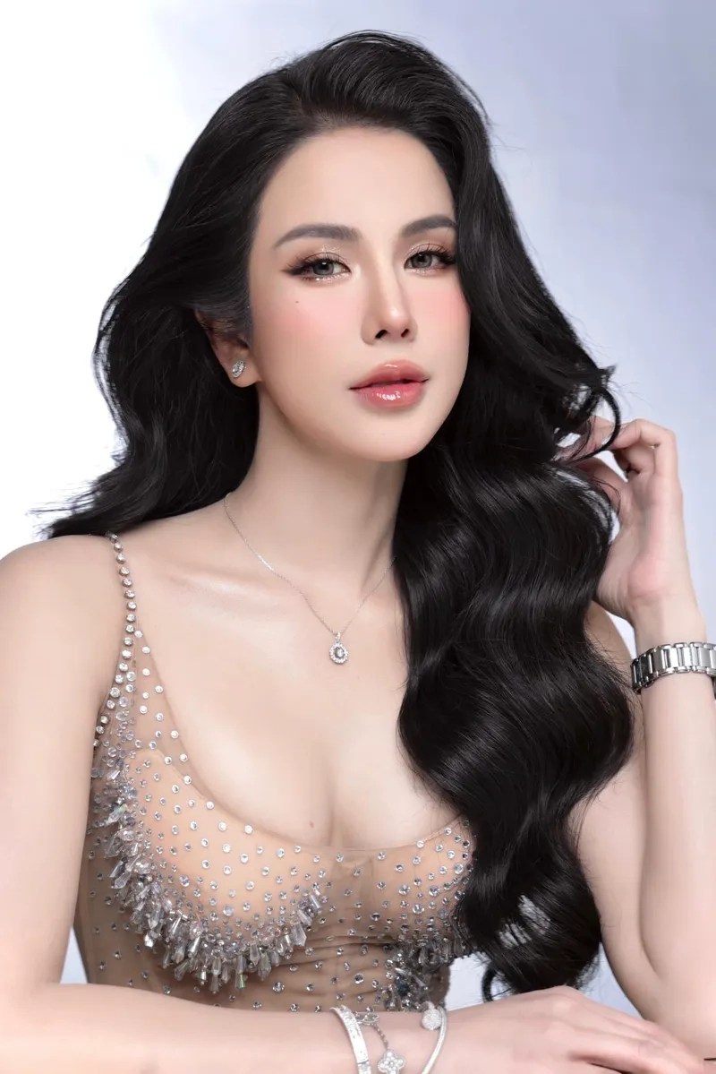 Ngắm Diệp Lâm Anh tuổi trong ảnh trẻ trung năng động