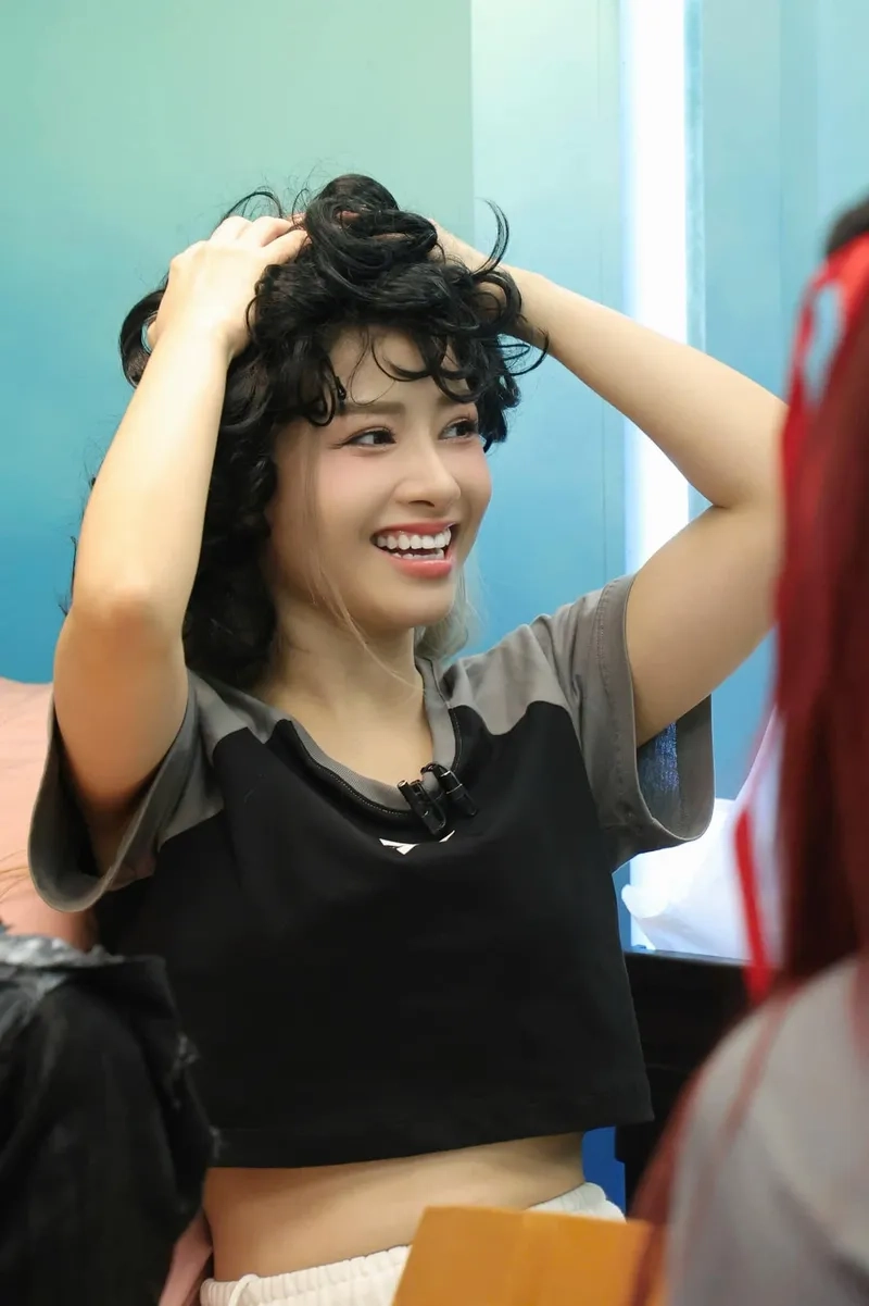 Hát theo Dương Hoàng Yến karaoke để giải tỏa căng thẳng