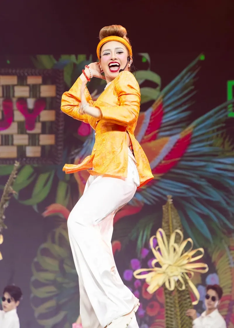 Hát theo Dương Hoàng Yến không phải em đúng không cực chất