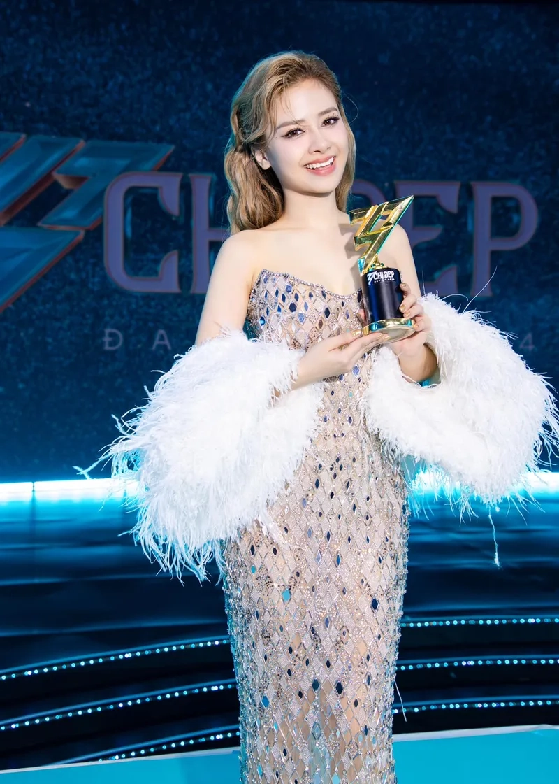 Thưởng thức nhạc Dương Hoàng Yến với giai điệu cuốn hút