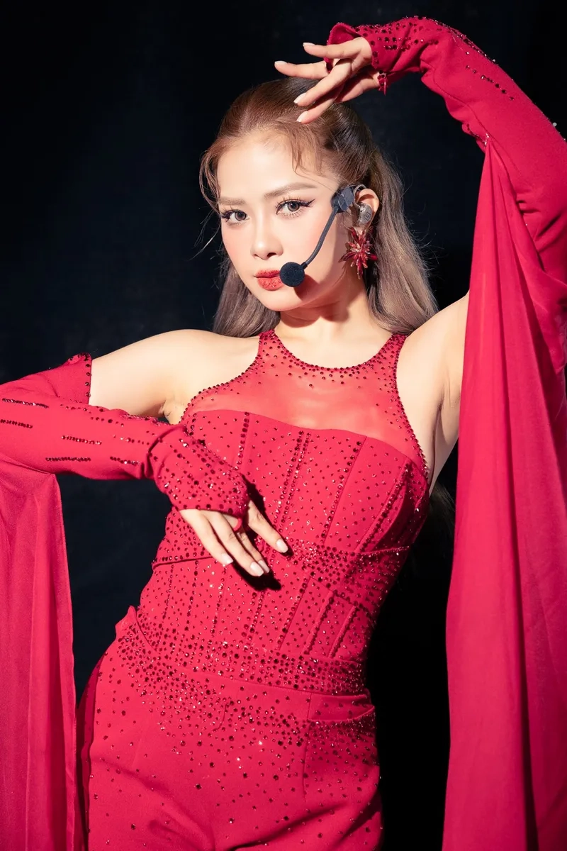 Nghe Dương Hoàng Yến bài hát mới nhất để thư giãn