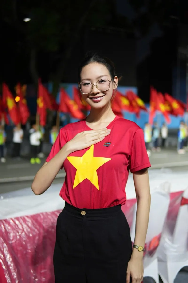 Lê Nguyễn Bảo Ngọc ứng xử thông minh giúp cô chinh phục vương miện