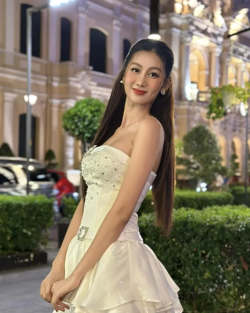 Xem ngay Võ Lê Quế Anh profile để hiểu hơn về tân hoa hậu