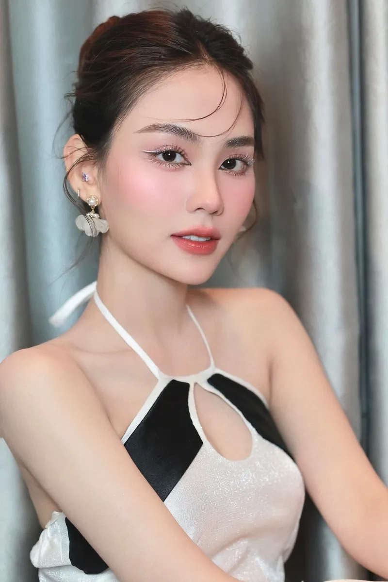 Nghe Huỳnh Nguyễn Mai Phương hát qua những bức ảnh đẹp