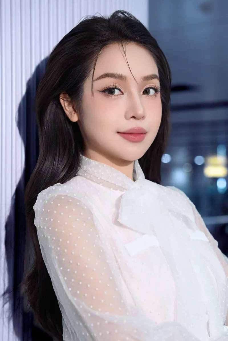 Theo dõi Huỳnh Thị Thanh Thủy instagram để ngắm nhan sắc đỉnh cao