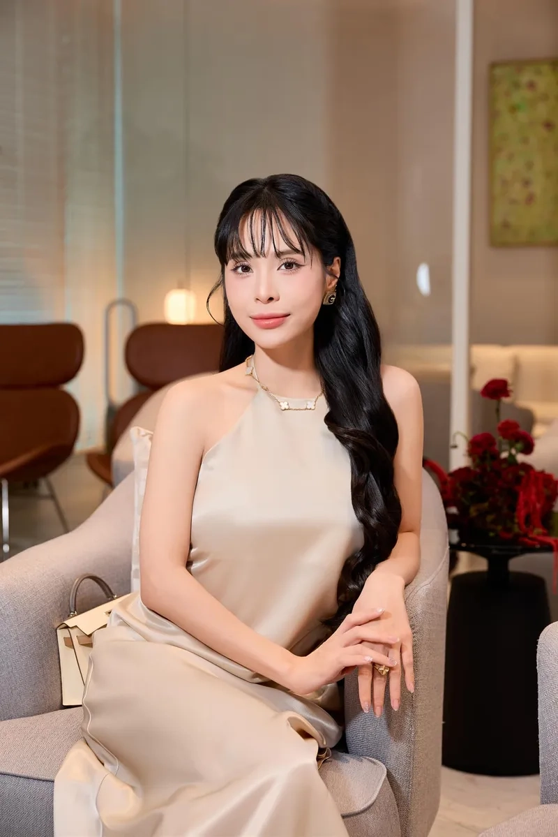 Ngắm ca nương Nguyễn Kiều Anh với giọng hát ca trù điêu luyện