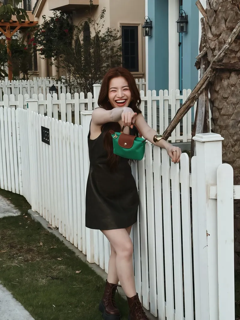 Xem Lâm Bảo Ngọc vì đất nước với tinh thần yêu nước