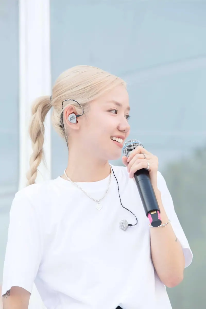 Hát vang Phương Ly karaoke cùng những bản hit triệu view