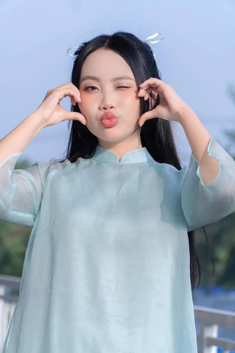 Phương Mỹ Chi sinh năm bao nhiêu qua ảnh đời thường đẹp