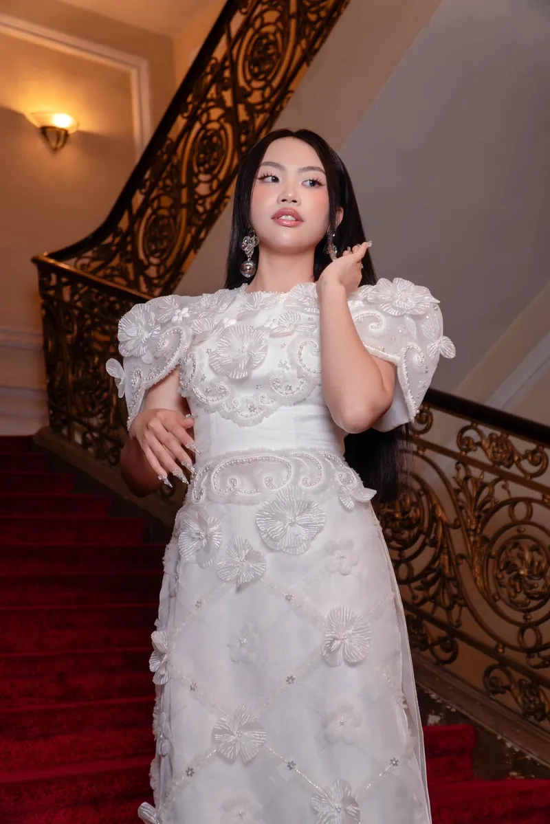Phương Mỹ Chi nhiêu tuổi qua bộ ảnh hậu trường siêu chất