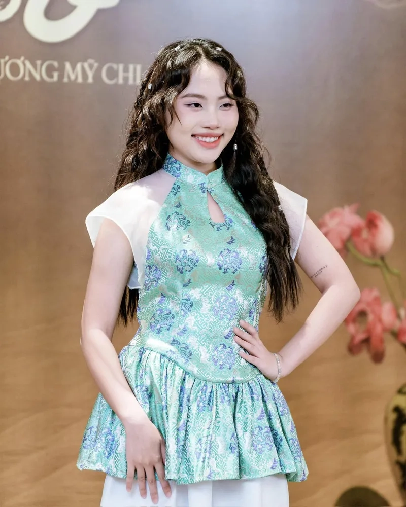 Khám phá các bài hát trong Phương Mỹ Chi qua ảnh đẹp