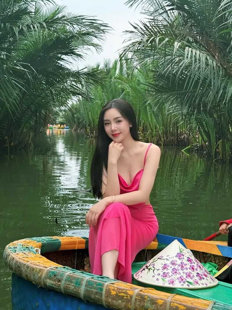 Quỳnh Kool chúng ta của 8 năm sau tỏa sáng qua ảnh mới