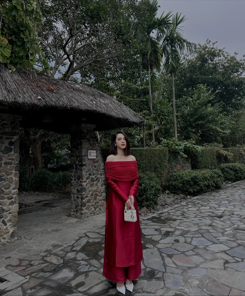 Theo dõi Quỳnh Lương Instagram để cập nhật hình ảnh mới nhất