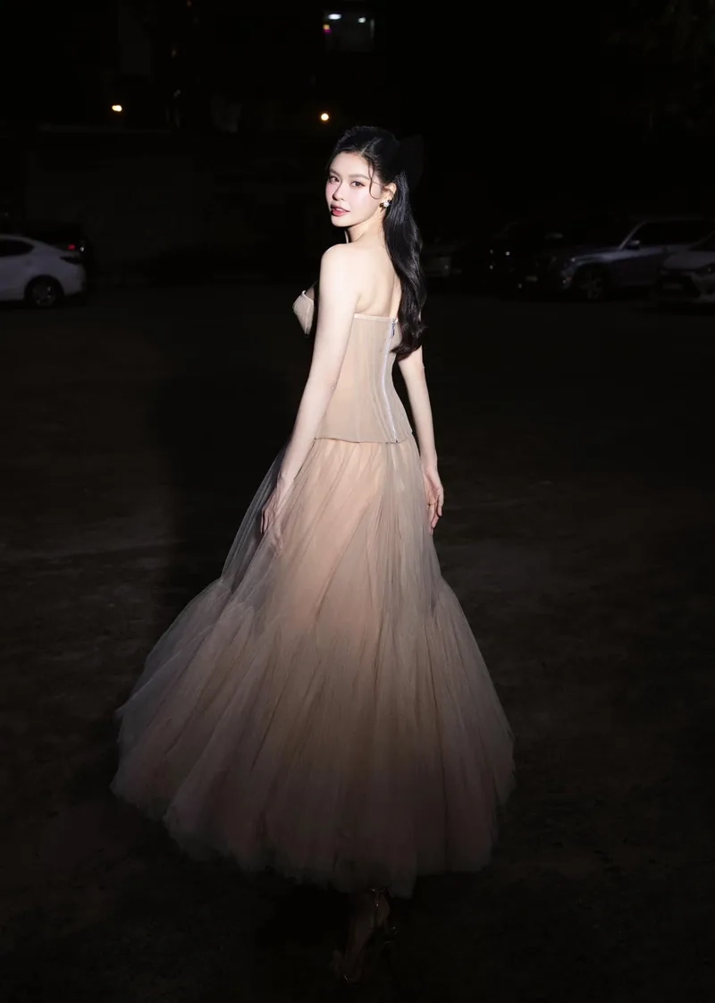 Hát theo karaoke đơn côi Trương Quỳnh Anh để cảm nhận nỗi buồn