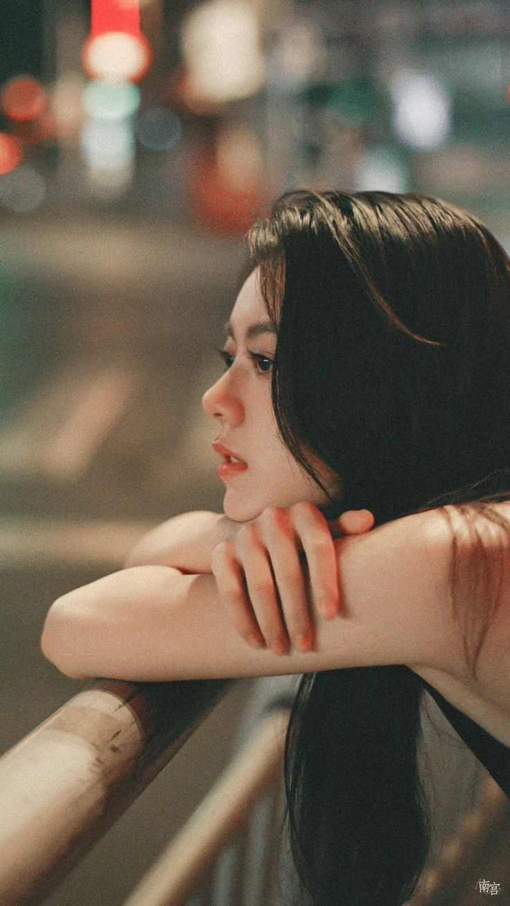 Giọt nước mắt rơi cùng ảnh buồn thất tình nữ