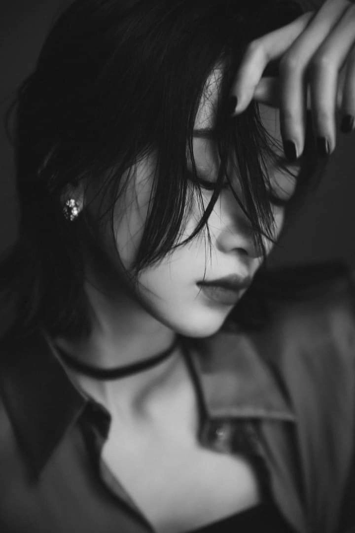 Vẻ đẹp trong buồn qua ảnh đại diện đẹp cho nữ buồn