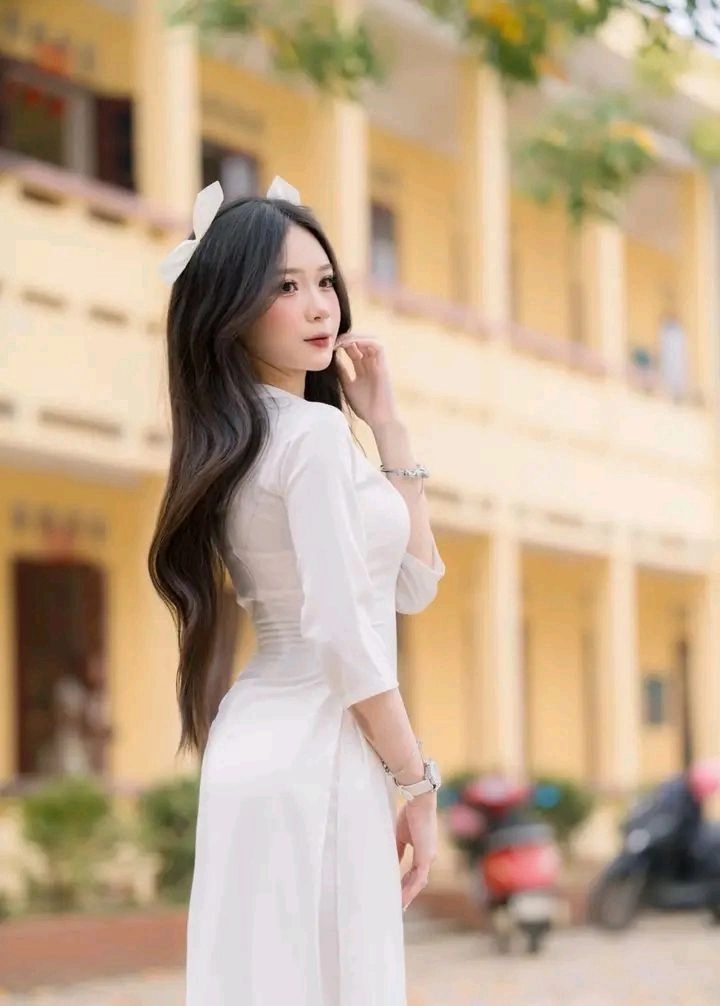 Ảnh đẹp áo dài trắng nữ sinh tạo nét dịu dàng thuần khiết