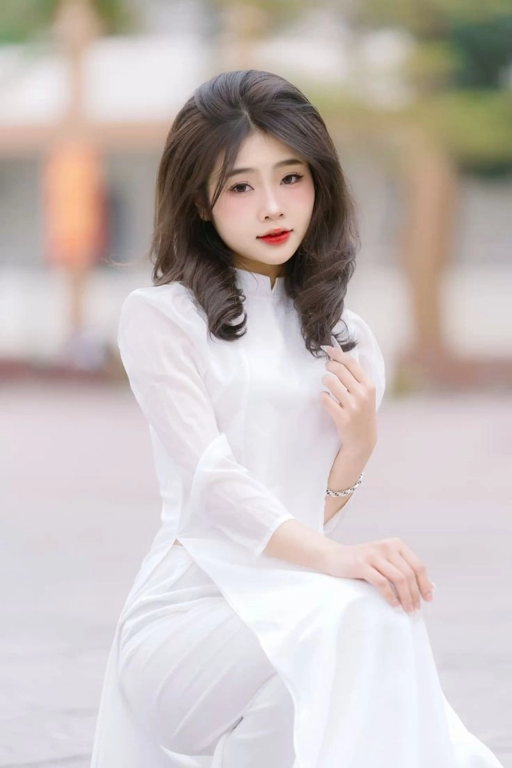 Ảnh nữ sinh mặc áo dài trắng đầy cuốn hút và nền nã
