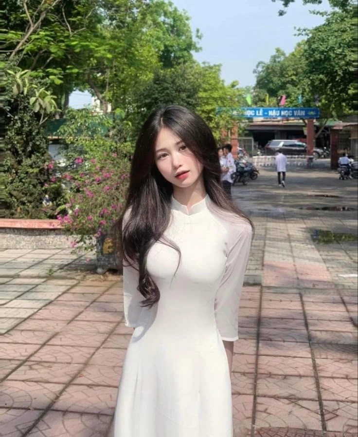 Ảnh thiếu nữ mặc áo dài đẹp làm say đắm mọi ánh nhìn