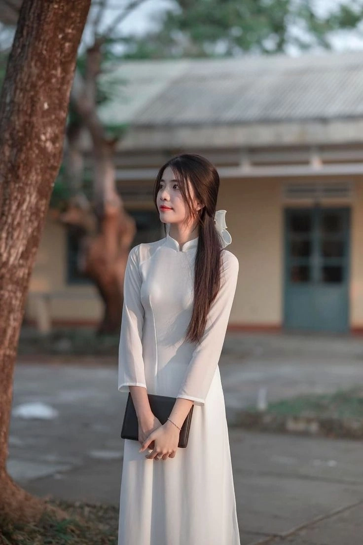 Ảnh thiếu nữ mặc áo dài trắng khiến lòng người xao xuyến