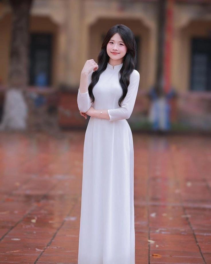 Áo dài học sinh nữ tôn lên vẻ đẹp tuổi trăng tròn