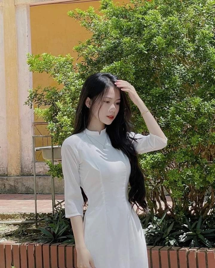 Áo dài học sinh trắng là biểu tượng của tuổi học trò