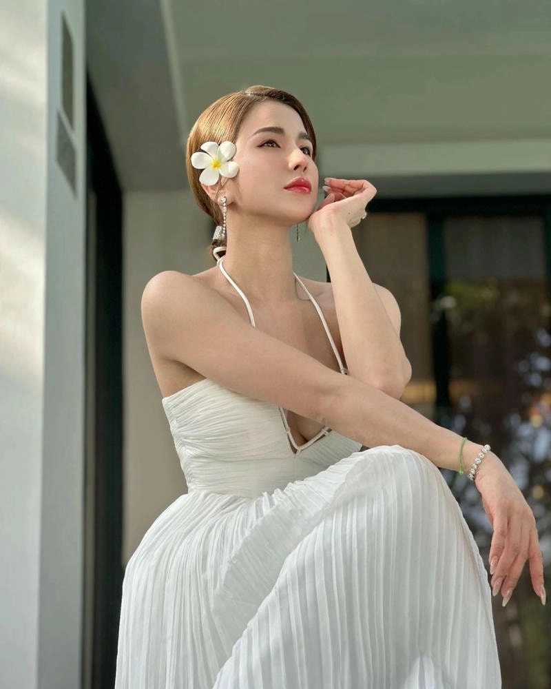 Hình ảnh Diệp Lâm Anh chưa phẫu thuật gây sốt