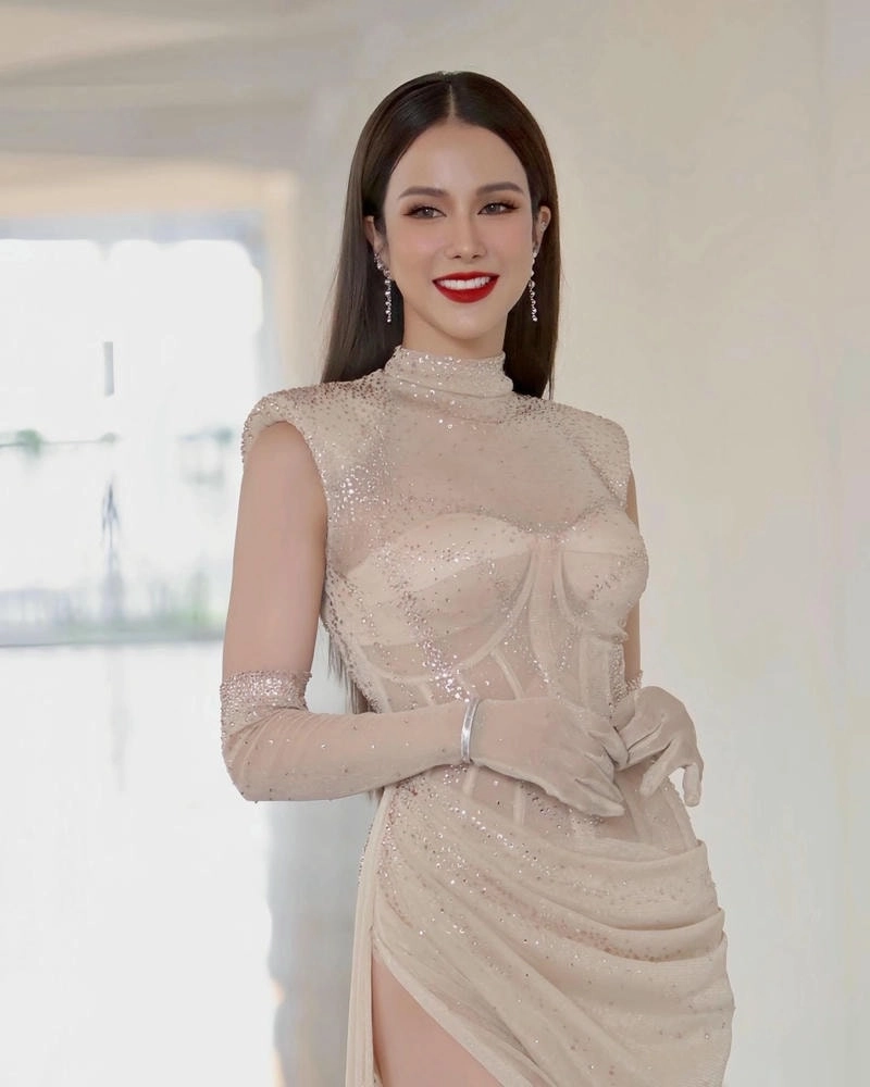 Dân mạng đoán Diệp Lâm Anh tuổi thật là bao nhiêu