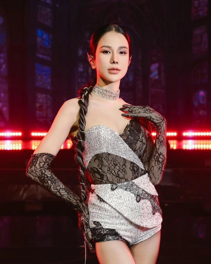 Ngỡ ngàng với Diệp Lâm Anh khi chưa phẫu thuật