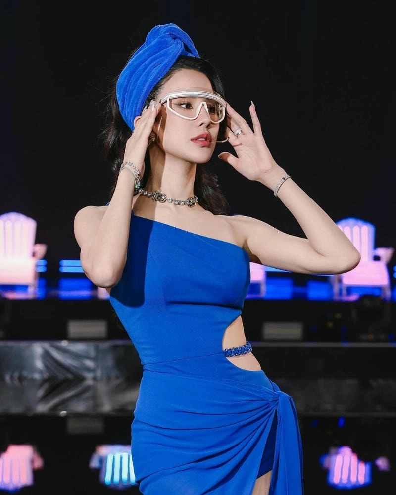 So sánh ảnh Diệp Lâm Anh trước phẫu thuật