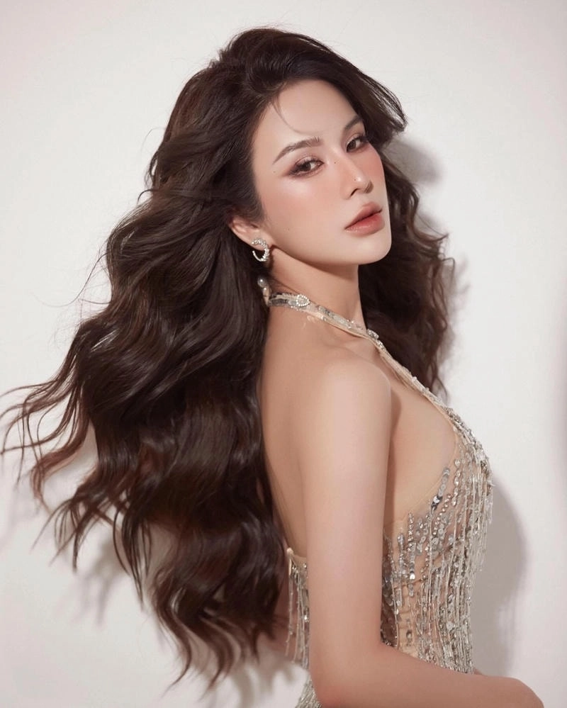 Phong thái nổi bật của Diệp Lâm Anh Chị đẹp Đạp gió rẽ sóng